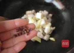 五花肉烧鲅鱼的做法图解7