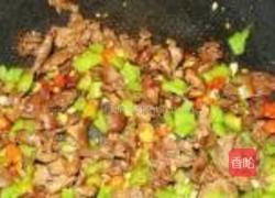 三椒炒牛肉的做法图解9
