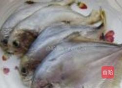 清炖鲳鱼的做法图解1