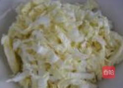 白菜叶炒鸡蛋的做法图解1