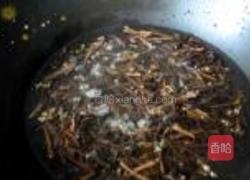 干蕨菜炖肉的做法图解3