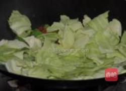 广式腊肠炒包菜的做法图解5