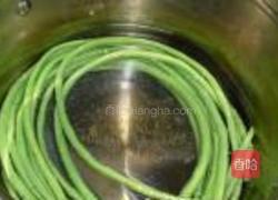 蚝油豇豆卷的做法图解1