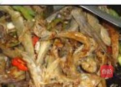 青红椒煸小鱼干的做法图解7