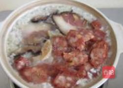 熏肉香肠煲仔饭的做法图解3
