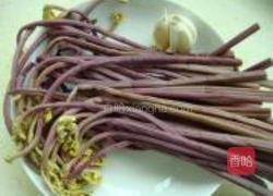 凉拌蕨菜的做法图解1