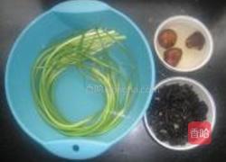 素炒蒜薹的做法图解1