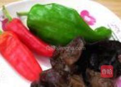 青红椒炒面筋的做法图解3