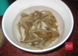 丝瓜炒小虾的做法图解1