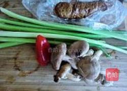 芹菜炒面筋的做法图解1