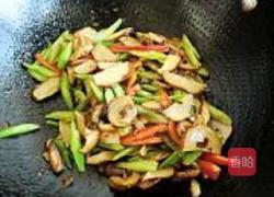 芹菜炒面筋的做法图解13