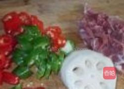 辣椒炒莲藕的做法图解2