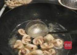 双菇炒鸡片的做法图解3
