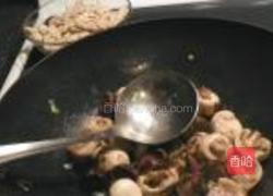 双菇炒鸡片的做法图解6