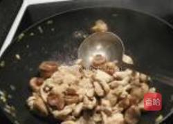 双菇炒鸡片的做法图解7