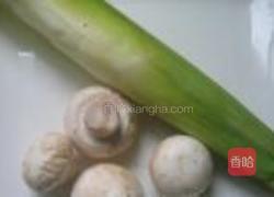 茭白炒口蘑的做法图解1