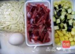 蒜香鸡胗炒乌冬的做法图解1