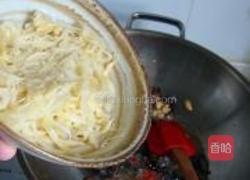 广西酸笋炒酱油肉的做法图解10