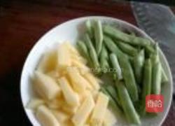 四季豆烧土豆的做法图解2