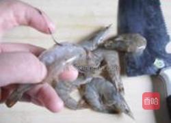 清蒸粉丝蒜茸虾的做法图解2