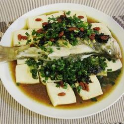 橄榄菜蒸鲈鱼的做法[图]