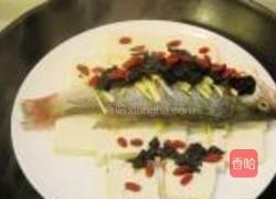 橄榄菜蒸鲈鱼的做法图解3