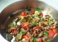 酸黄瓜炒鸡胗的做法图解6