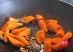 木耳萝卜焖豆腐鱼饼的做法图解2