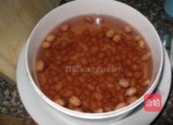 花生炖鸡脚的做法图解1