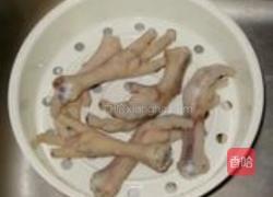 花生炖鸡脚的做法图解3