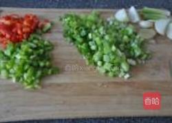 香烧鸡腿煲的做法图解2
