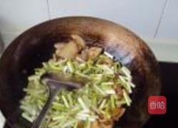 盐碱蒜苔回锅肉的做法图解4