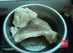 猪骨汤炖白菜海带的做法图解4