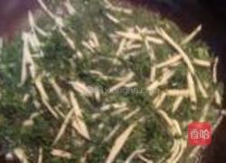 荠菜冬笋炒肉丝的做法图解2