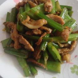 西芹肉丝的做法[图]