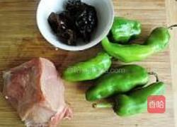 青椒炒肉丝的做法图解1