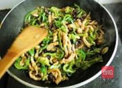 青椒炒肉丝的做法图解12
