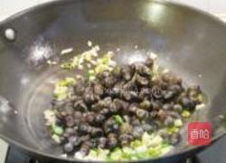 紫苏炒田螺的做法图解5