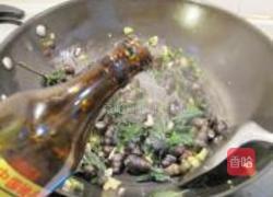 紫苏炒田螺的做法图解7