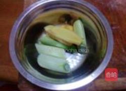 冬瓜鸭腿煲的做法图解2