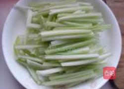 西芹炒香菇的做法图解2