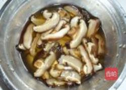 西芹炒香菇的做法图解3