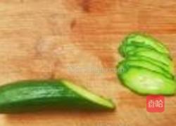 糖醋黄瓜河鲫鱼的做法图解2