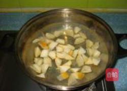 冰糖银耳鸭梨粥的做法图解2