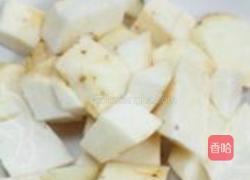 板栗脊骨浓汤的做法图解2