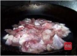 芋头炖肉的做法图解1