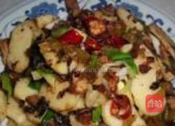 酸菜炒荸荠的做法图解7