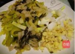 酸菜鸭血粉丝煲的做法图解2