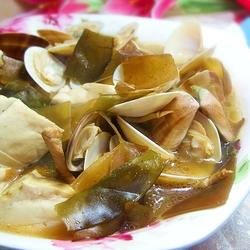 蛤蜊豆腐海带汤煲的做法[图]