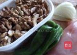 鸡片核桃仁的做法图解1